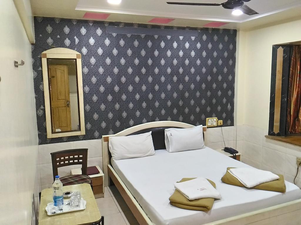 Hotel Palms Navi Mumbai Exterior foto
